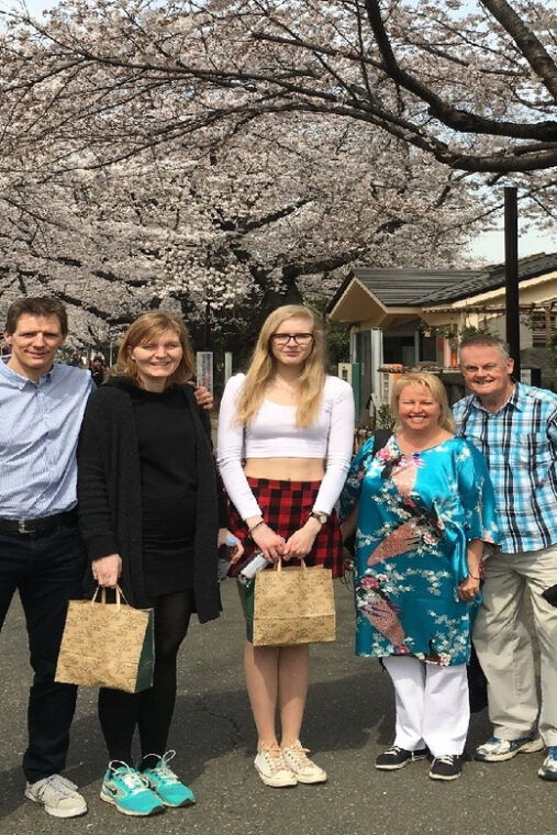 daytime-hanami-cherry-blossom-time-with-a-local