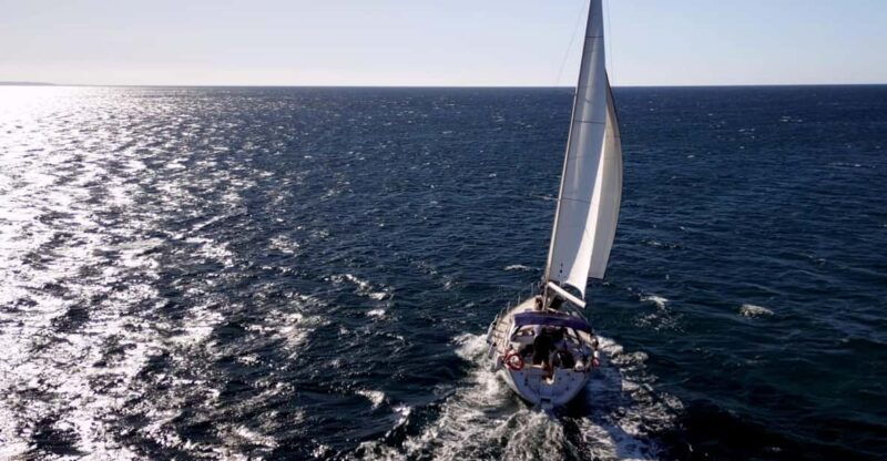 daytime-sailing-adventure-near-lagos-and-luz