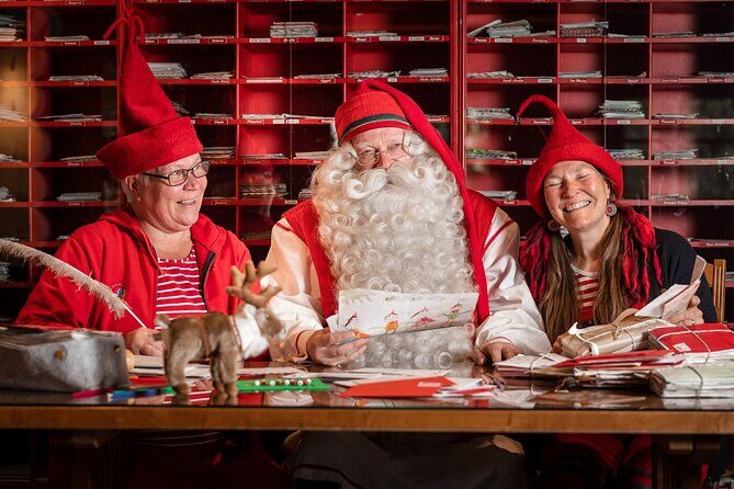 Daytour to Santa Claus Village, Reindeer and Husky Safaris, Photo, and Lunch - Guides and Guest Experience