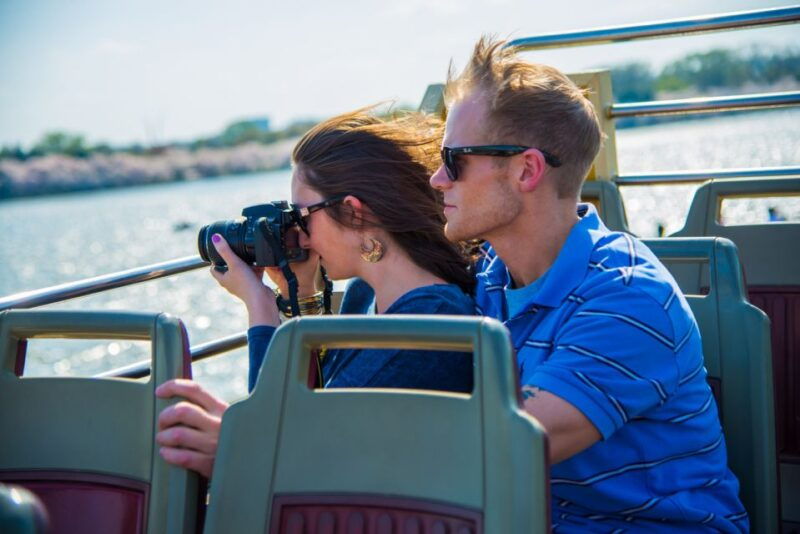 dc-hop-on-hop-off-tour-by-open-top-bus-with-17-stops