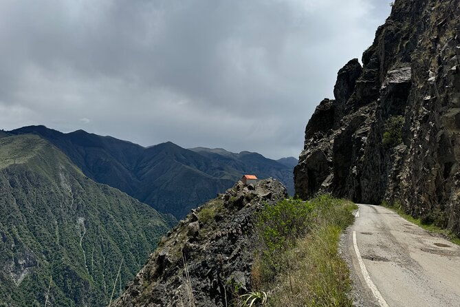 death-road-peru-mountain-bike-tour-on-the-most-dangerous-road