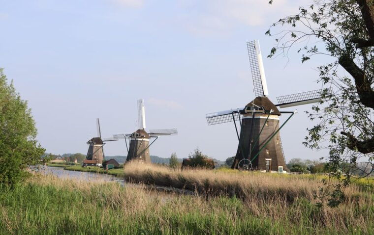 delft-and-volendam-cheese-clogs-windmills-small-group