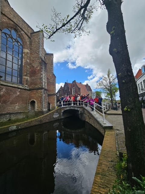 delft-and-volendam-cheese-clogs-windmills-small-group