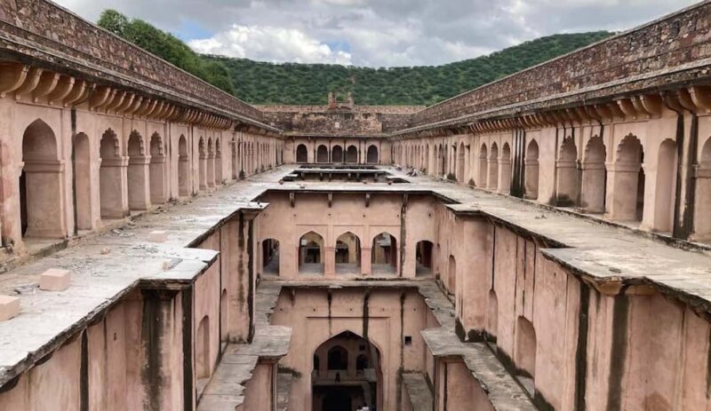 Delhi: 15th Century Neemrana Fort - Car, Guide, Lunch - Exploring the Itinerary and What It Means for You
