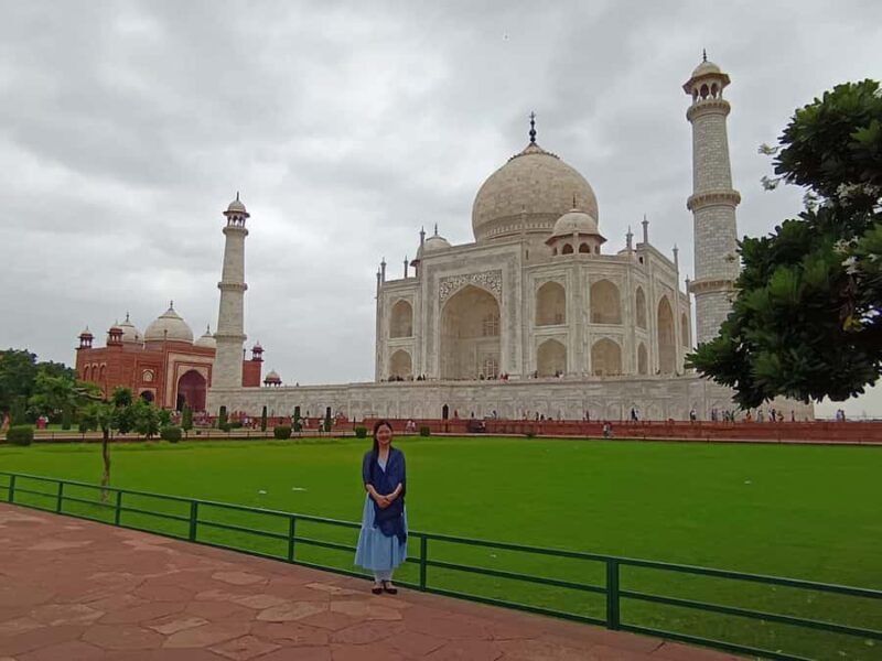 Delhi: Agra and Taj Mahal Overnight Tour with Fatehpur Sikri - Key Points