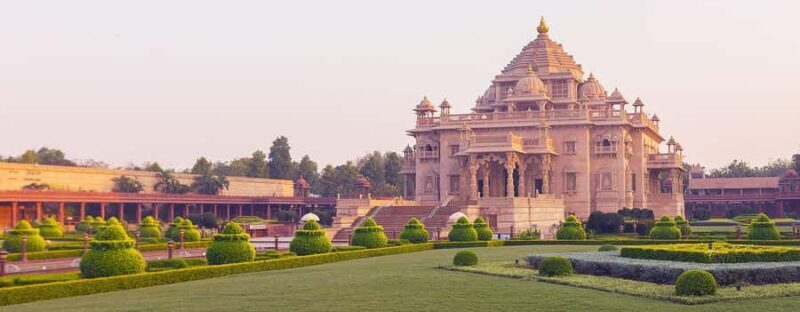 Delhi: Akshardham Temple Tour  Magical Light & Water Show - The Evening Water & Light Show: A Spectacle of Color and Sound
