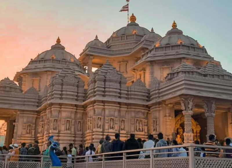 Delhi: Akshardham Temple Tour with Water & Light Show by Car - Evening Spectacle: The Water & Light Show
