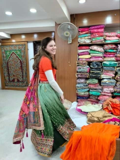 Delhi: Customized Shopping Tour with Female Consultant - Key Points