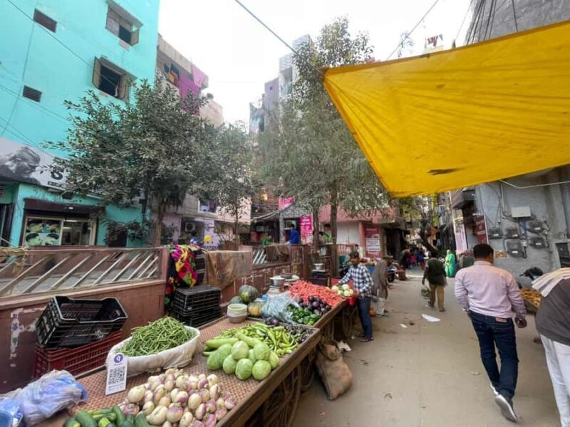 Delhi: Full-Day Shopping Tour with Male & Female Guide - Key Points