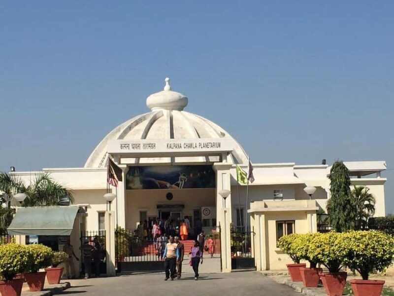 Delhi: Guided Shopping Tour Experience Local Expert Guide - Food and Refreshment Breaks