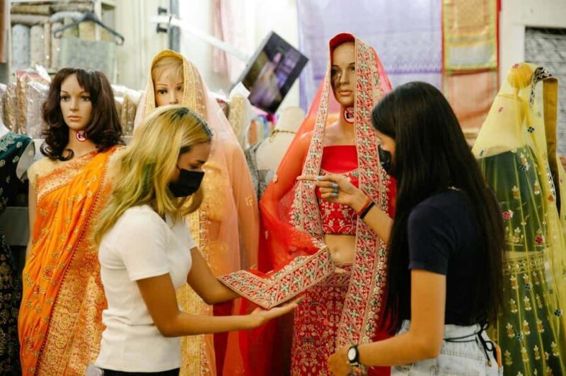 Delhi: Guided Shopping Tour Experience Local Female Expert - A Closer Look at the Delhi Guided Shopping Tour