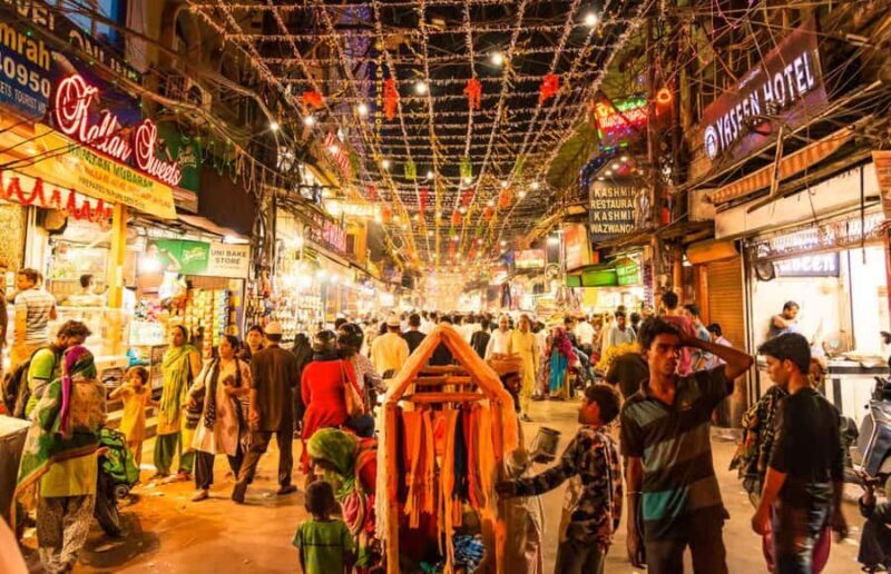 Delhi: Guided Shopping Tour Experience w/ Female Expert - Key Points