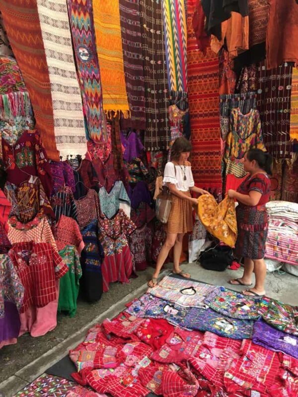 Delhi: Guided Shopping Tour with an Female Expert - Key Points