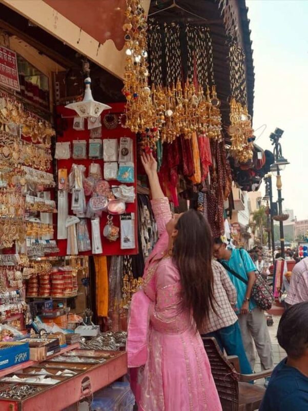 Delhi: Guided Shopping Tour with Female Consultant - Exploring Delhi: Guided Shopping Tour with a Female Consultant