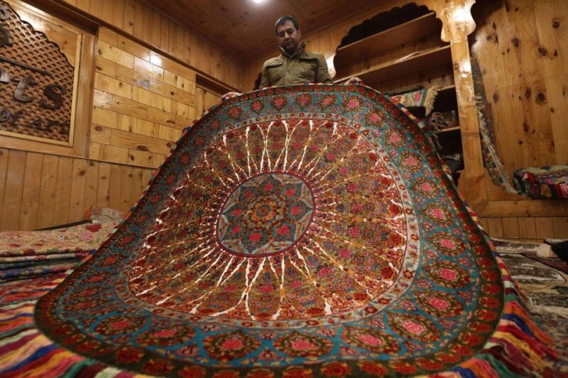 Delhi: Half Day Private Shopping Tour with Guide By Car - Who Is This Tour Best Suited For?