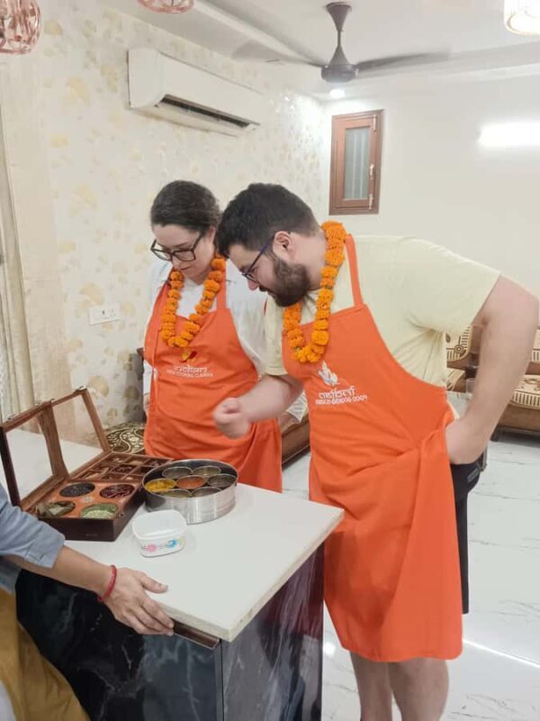 Delhi: Indian Cooking Class with Meal and Market Visit - Key Points