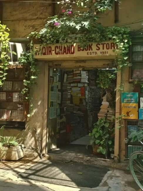 Delhi: Lodhi Street Art Tour with Khan Market & Food Tasting - Tasting Delhi’s Flavors