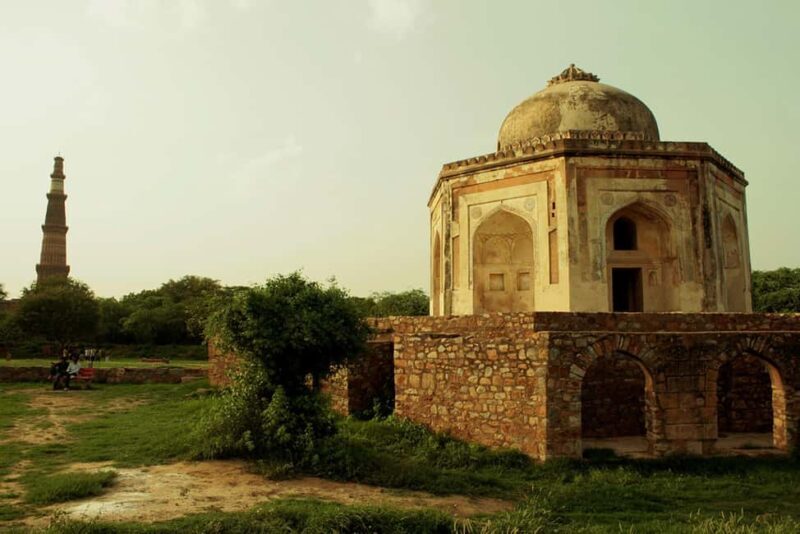 Delhi: Mehrauli Archaeological Park Tour with Qutub Minar - Why You Should Consider This Tour