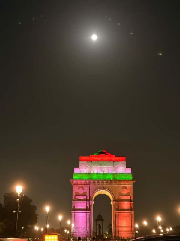 Delhi: Night Tour with India Gate and Connaught Place - Key Points