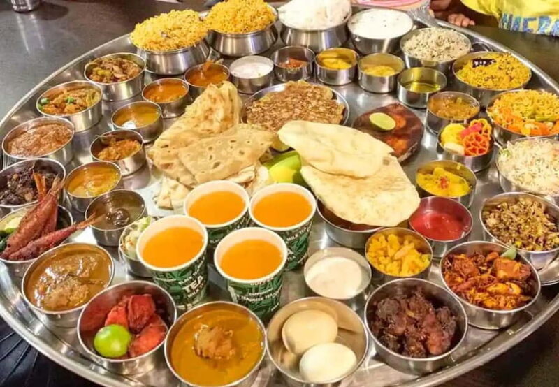 Delhi: Old and New Delhi City Private Guided Day Tour by car - Exploring Old Delhi