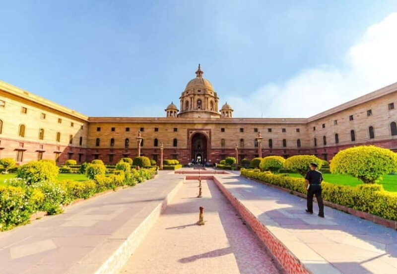 Delhi: Old and New Delhi City Private Guided Day Tour by car - The Sum Up
