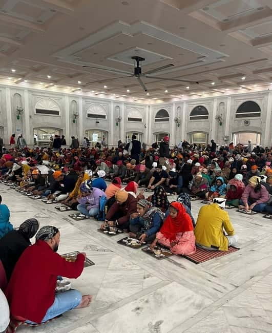 DELHI: Old And New Delhi Private Guided Tour With Entrances - An In-Depth Look at the Itinerary