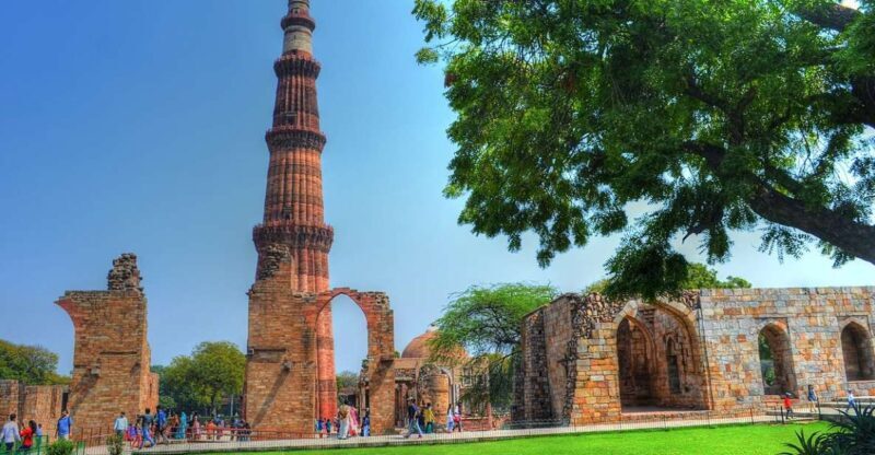 Delhi: Old and New Delhi Sightseeing Private Day Tour - The Experience: What Works Well
