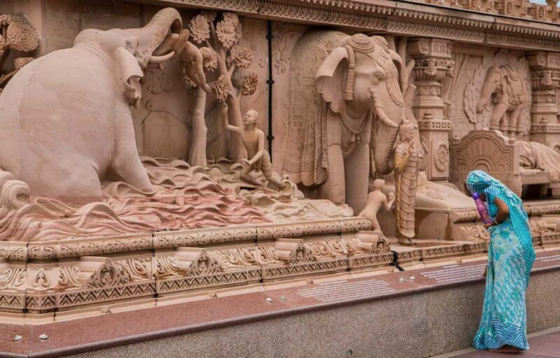 Delhi: Old Delhi, Akshardham Temple, and Light Show Tour - Key Points