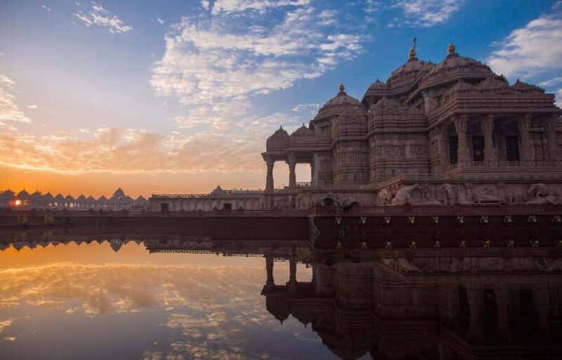 Delhi: Old Delhi, Akshardham Temple, and Light Show Tour - Exploring the Complete Itinerary