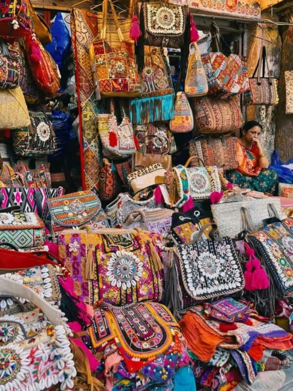 Delhi: Old & New Delhi Shopping Tour with Souvenir Basket - Key Points