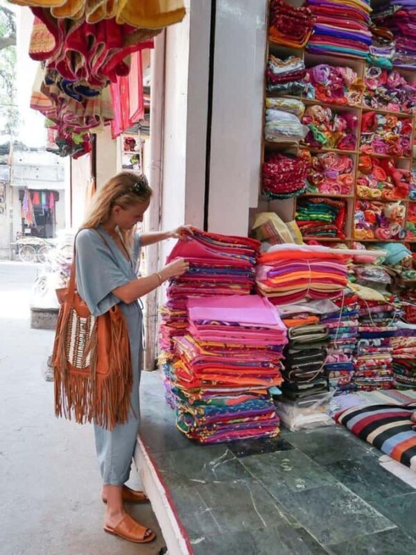 Delhi: Personalized Shopping Tour with Female Expert - The Sum Up