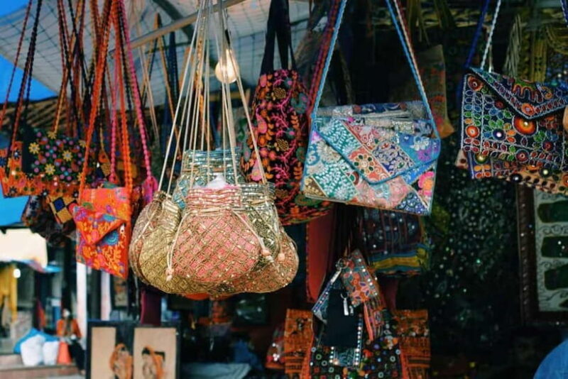 Delhi: Private Half-Day Guided Shopping Tour with Transfer - What to Expect from This Delhi Shopping Tour