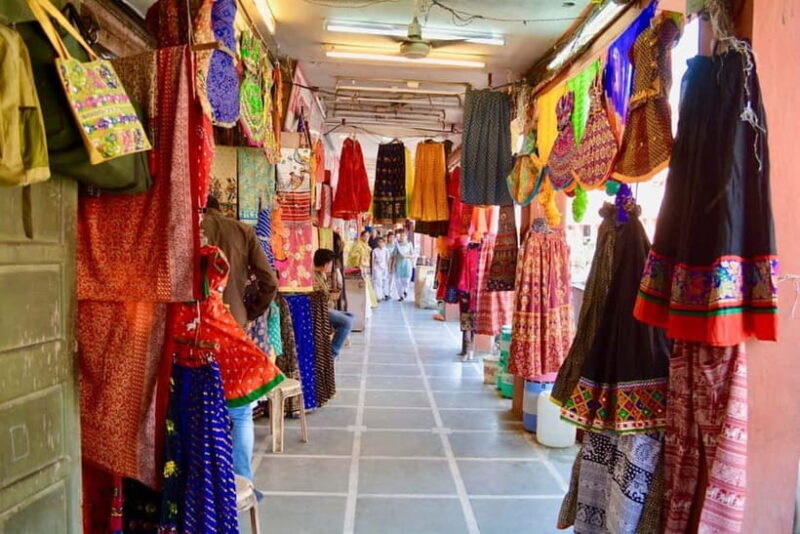 Delhi: Private Local Shopping Tour with Guide & Pickup - A Closer Look at the Delhi Shopping Experience