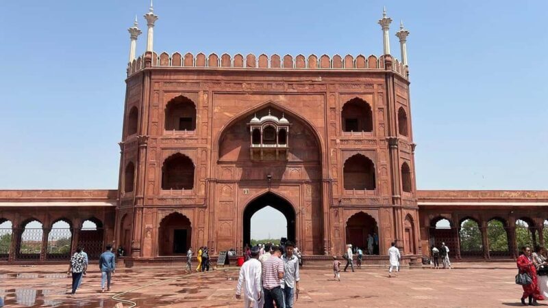 Delhi: Private Old and New Delhi Day Trip with Guide - Highlights of New Delhi: From Monuments to Mughal Architecture