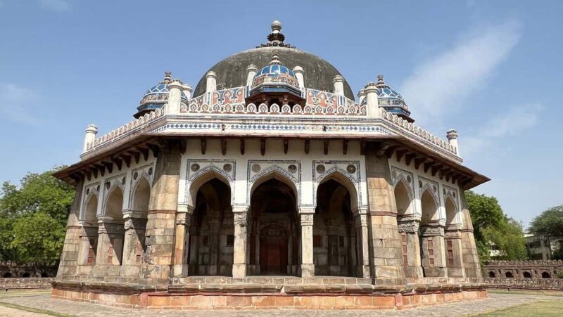 Delhi: Private Old and New Delhi Day Trip with Guide - What to Expect from the Experience