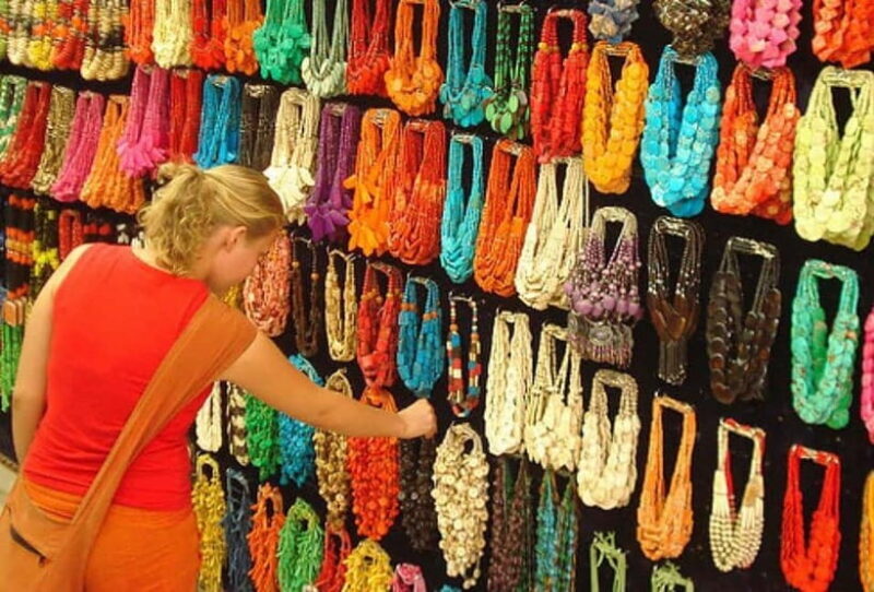 Delhi: Private Shopping Tour with a Local Guide and Transfer - Key Points