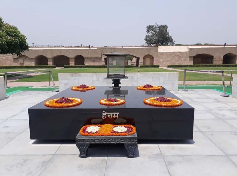 Delhi: Raj Ghat Memorial Guided Walking Tour - Key Points