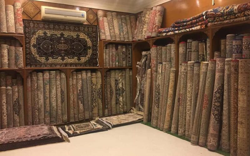 Delhi: Safe & Authentic Delhi Shopping Tour with her - Khari Baoli and Crafts Shopping