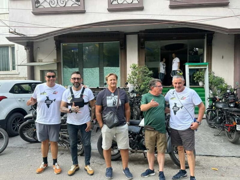 Delhi: Shopping Tour with a Guide - Key Points