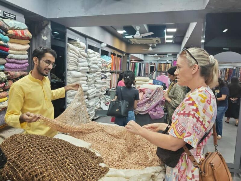 Delhi Shopping Tour with Female Guide & Local Markets - Key Points