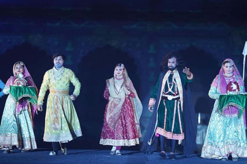 Delhi: Skip the line Red Fort Light & Sound Show with Guide - The Experience: What to Expect During the Show