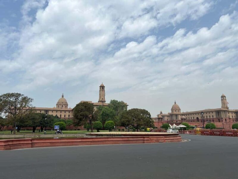 Delhi: Spiritual Tour with India Gate and Water Show - Key Points