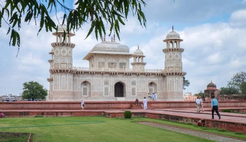 Delhi to Agra: Overnight Car Tour Including the Taj Mahal - The Journey from Delhi to Agra
