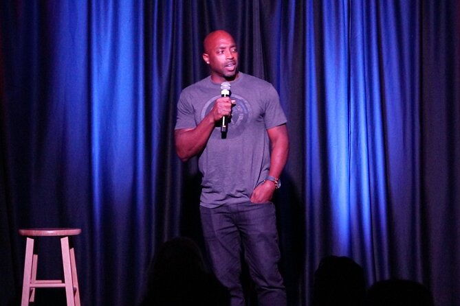 delirious-comedy-club-at-hennesseys-tavern-downtown-las-vegas-2