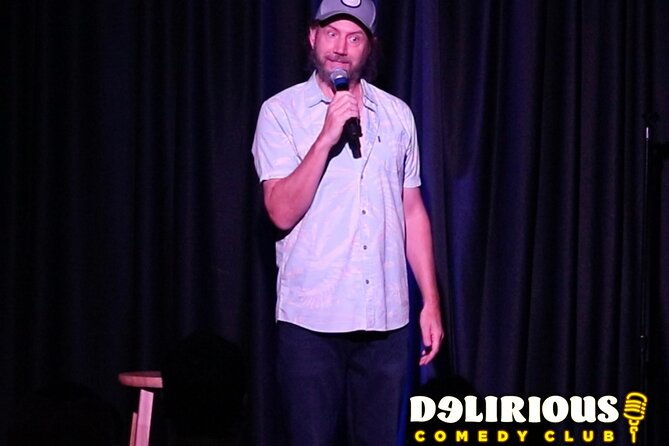 delirious-comedy-club-at-hennesseys-tavern-downtown-las-vegas-2