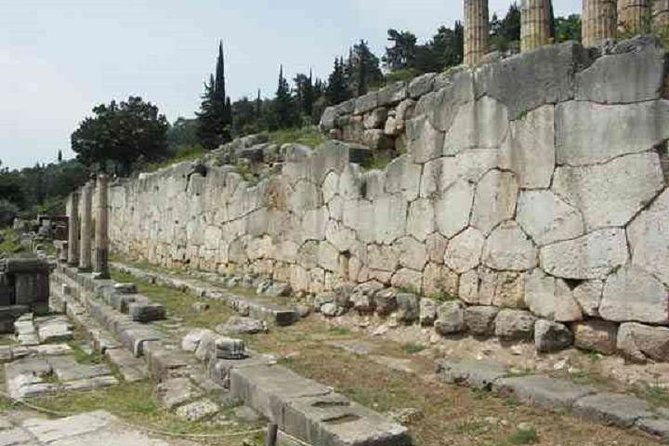 delphi-and-hosios-loukas-monastery-full-day-private-tour