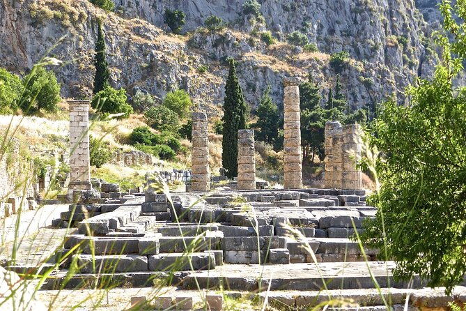 delphi-and-hosios-loukas-monastery-full-day-private-tour