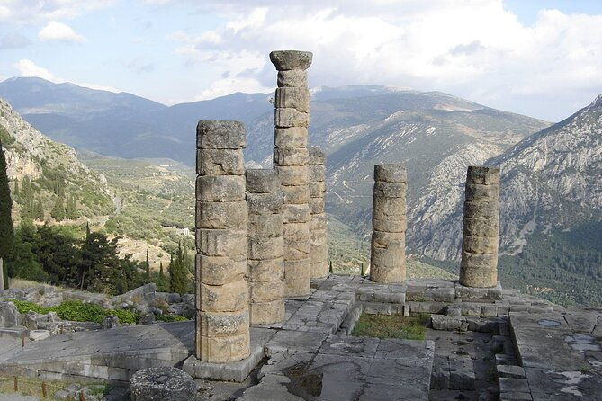 delphi-arachova-and-levadia-krya-springs-private-day-tour