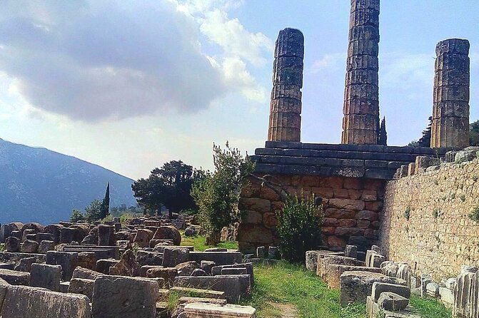 delphi-arachova-monast-hosios-loukas-from-athens-private-tour