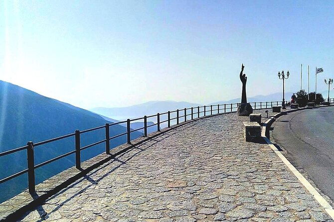 delphi-arachova-monast-hosios-loukas-from-athens-private-tour